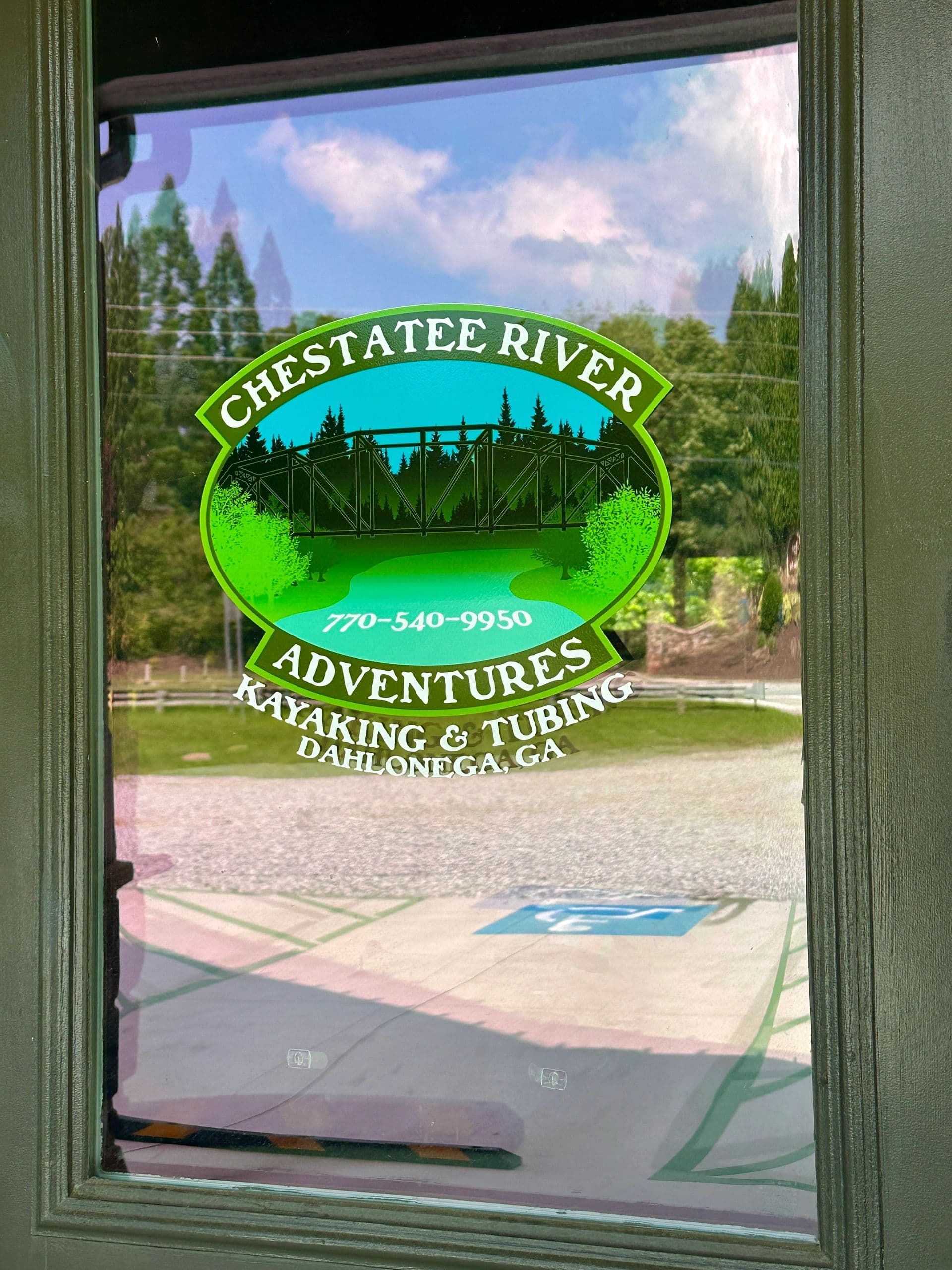 Get married and celebrate with tubing on the river, a refreshing getaway!